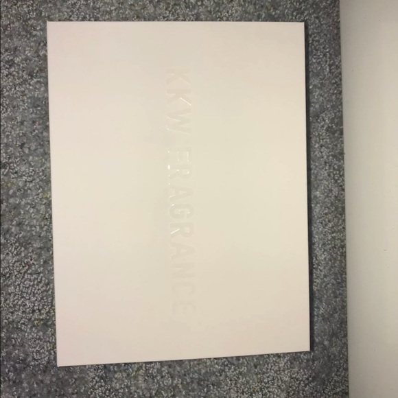 KKW FRAGRANCE CRYSTAL GARDENIA OUD - Picture 2 of 3